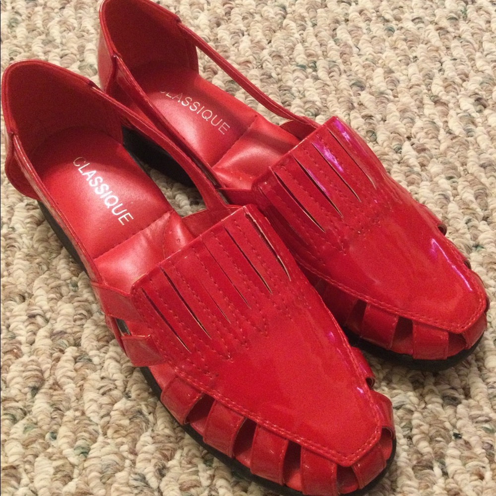 CLASSIQUE red vinyl sandal loafers